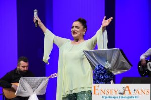 Belkıs Akkale Telefonu Menajeri Kim,