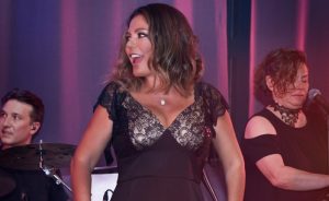 İzel Sahne Menajeri,