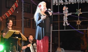 Suzan Kardeş Sahne Menajeri,