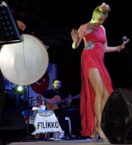 Tuğba Özerk Sahne Fiyatı,