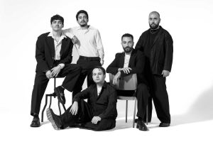 Mavi Gri Gülay festival sahne performansı,